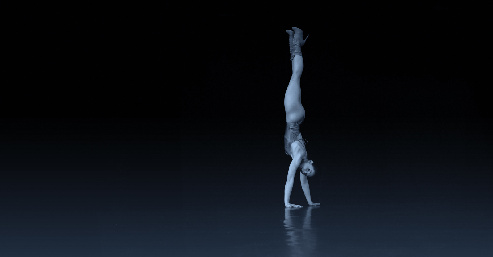 Lissy-G-Dance-TopSlider-Handstand_Kopie.jpg